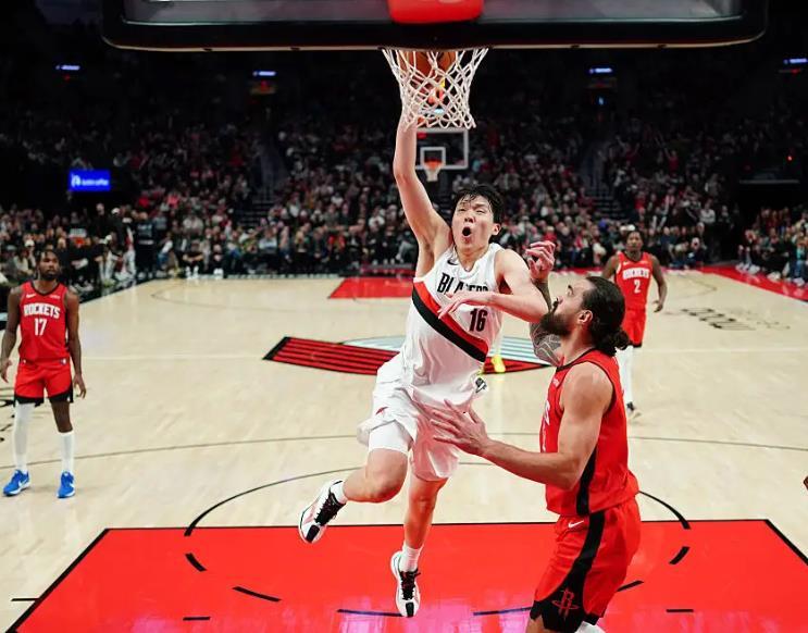 赛季最低!开拓者43-50猛龙,杨瀚森6分钟3篮板!